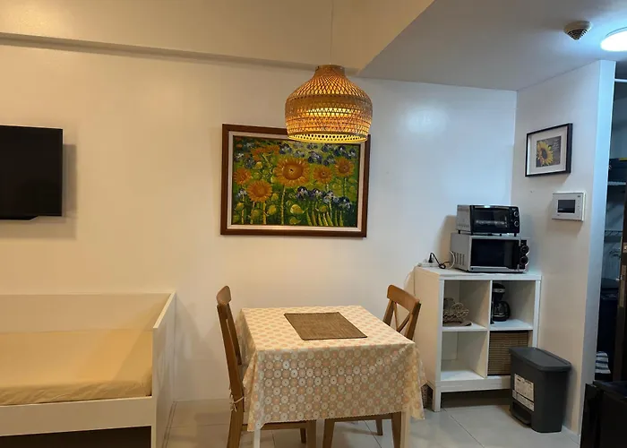 Telly's Across Naia3 Apartment *